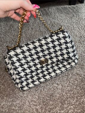 Chic Black & White Houndstooth Chain Shoulder Bag